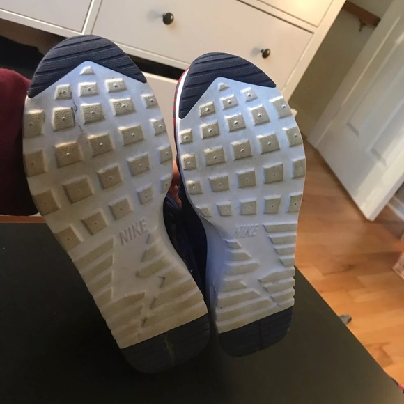 Women’s Nike’s - Picture 4 of 4